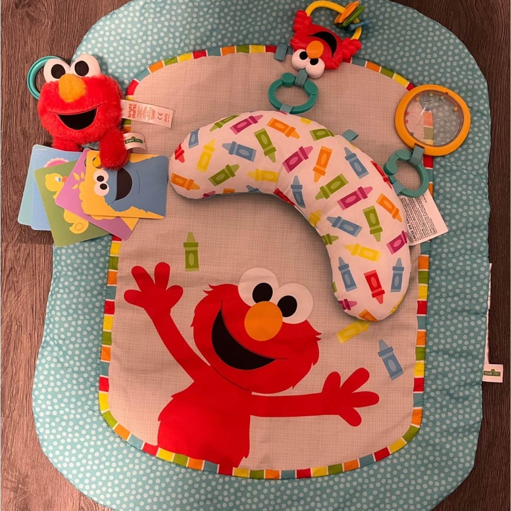 Elmo Play Mat with Toys - Red and Blue